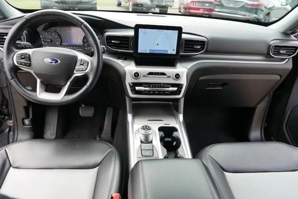 2022 Ford Explorer XLT photo 1