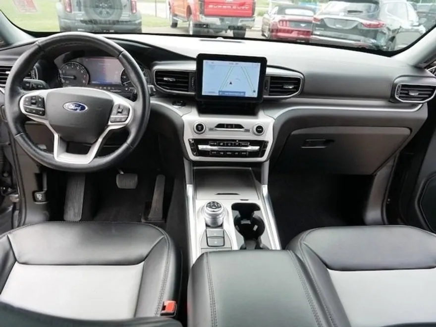 2022 Ford Explorer XLT photo 1