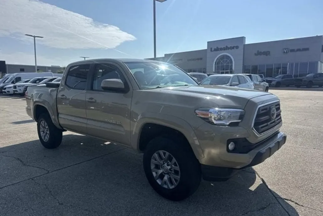 2018 Toyota Tacoma SR5 V6 photo 1