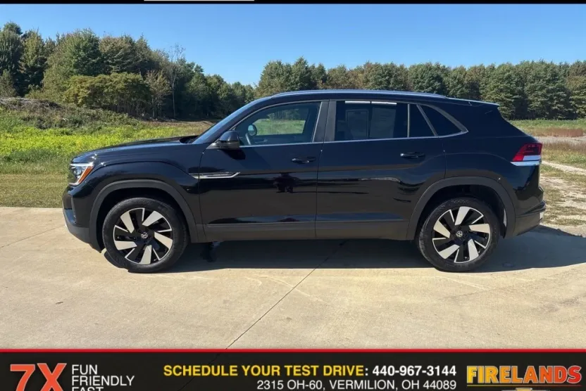 2025 Volkswagen Atlas Cross Sport SE Technology photo 1