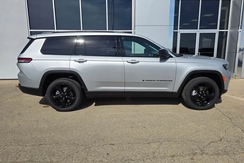 2025 Jeep Grand Cherokee Limited photo 1