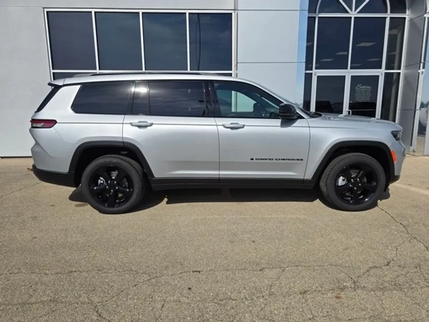 2025 Jeep Grand Cherokee Limited photo 1