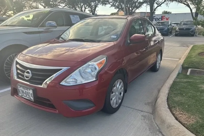 2016 Nissan Versa Plus photo 1