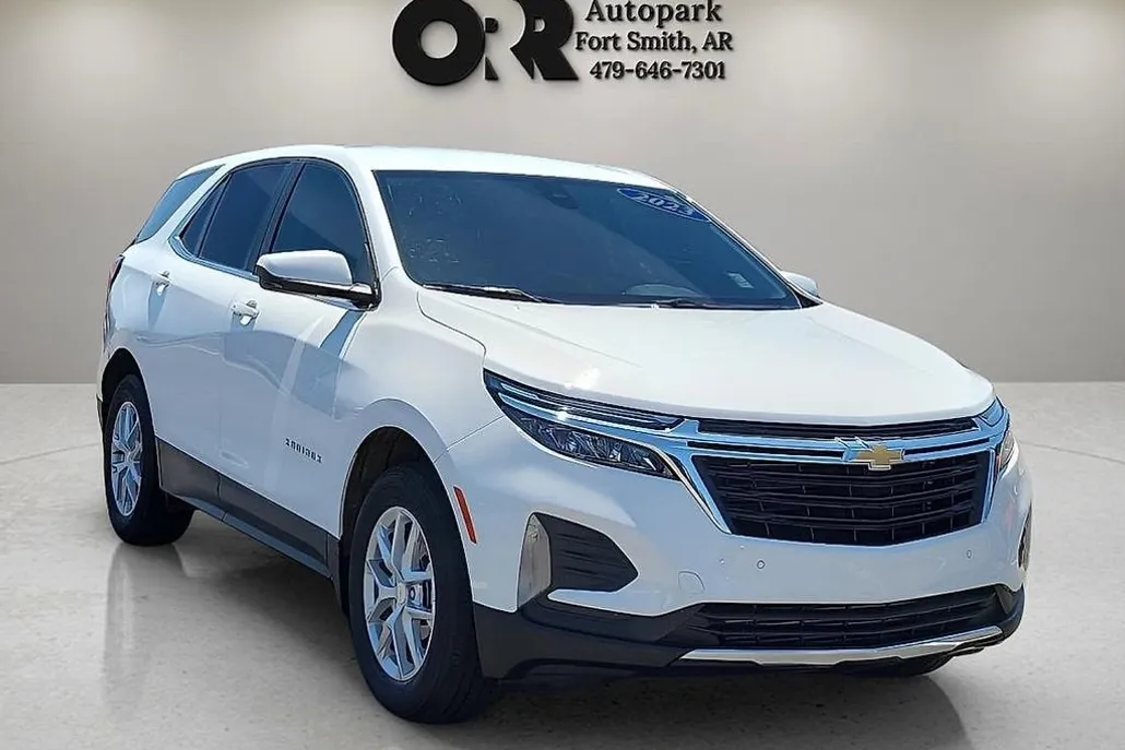 2023 Chevrolet Equinox LT photo 1
