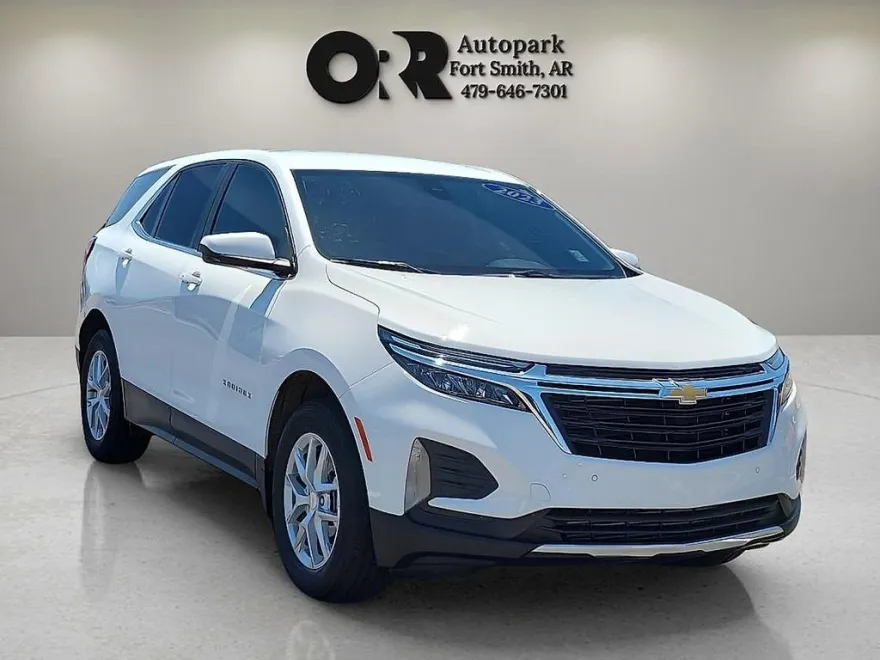 2023 Chevrolet Equinox LT photo 1