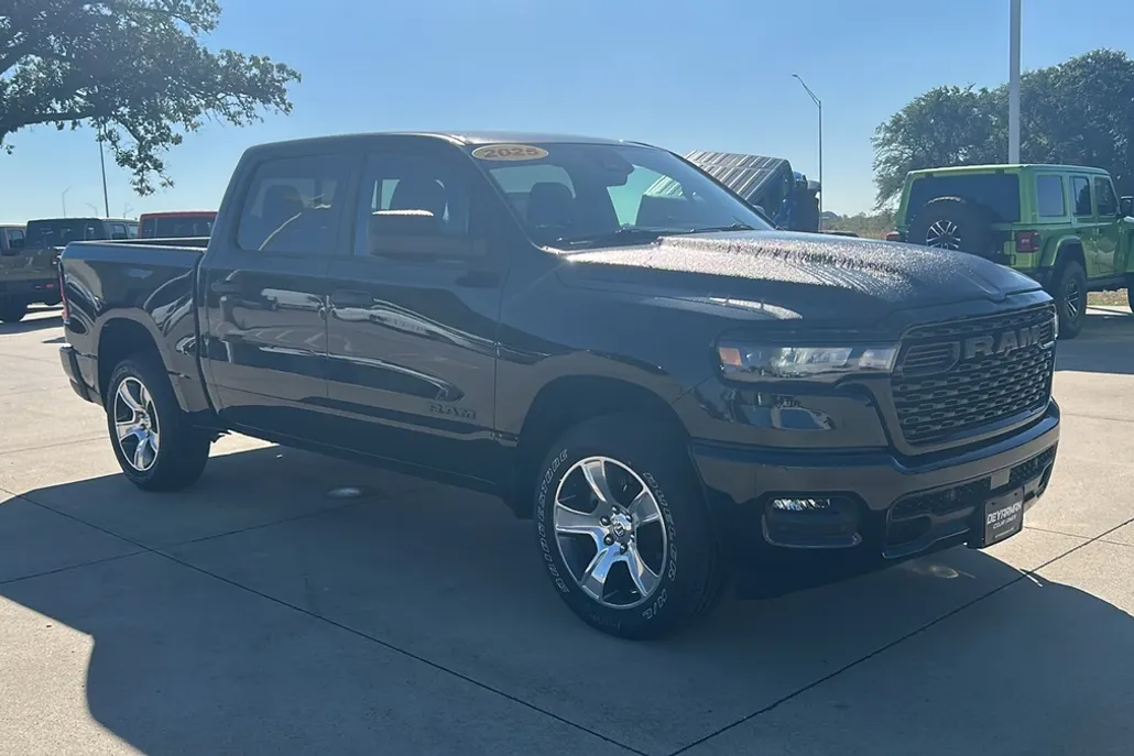 2025 Ram 1500 Tradesman photo 1