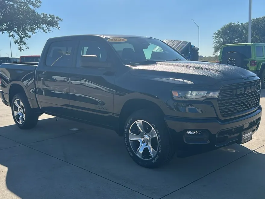 2025 Ram 1500 Tradesman photo 1