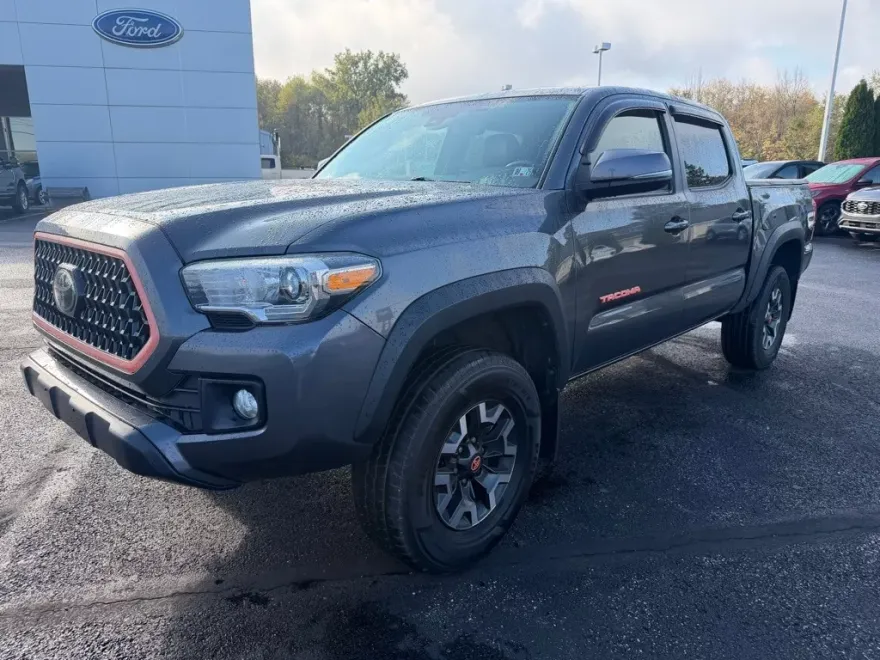 2018 Toyota Tacoma TRD Off-Road photo 1