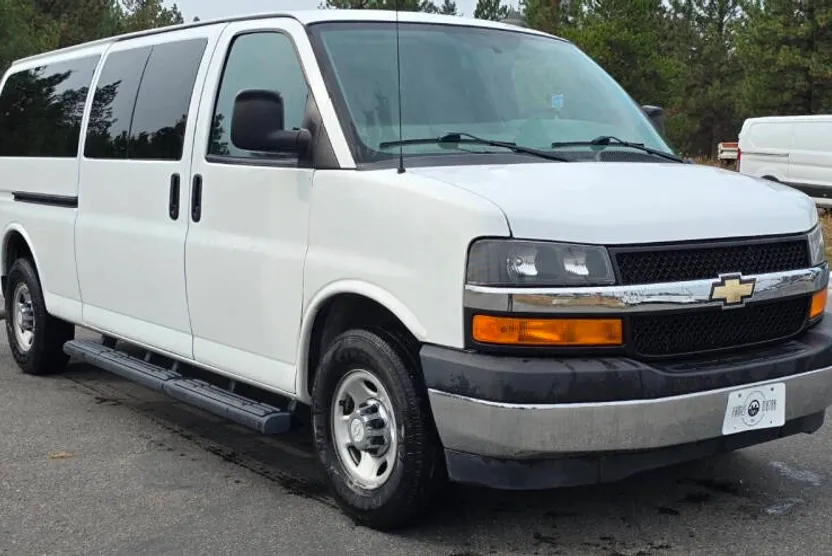 2017 Chevrolet Express LT 3500 photo 1