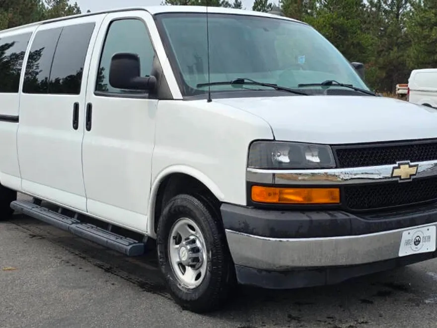 2017 Chevrolet Express LT 3500 photo 1