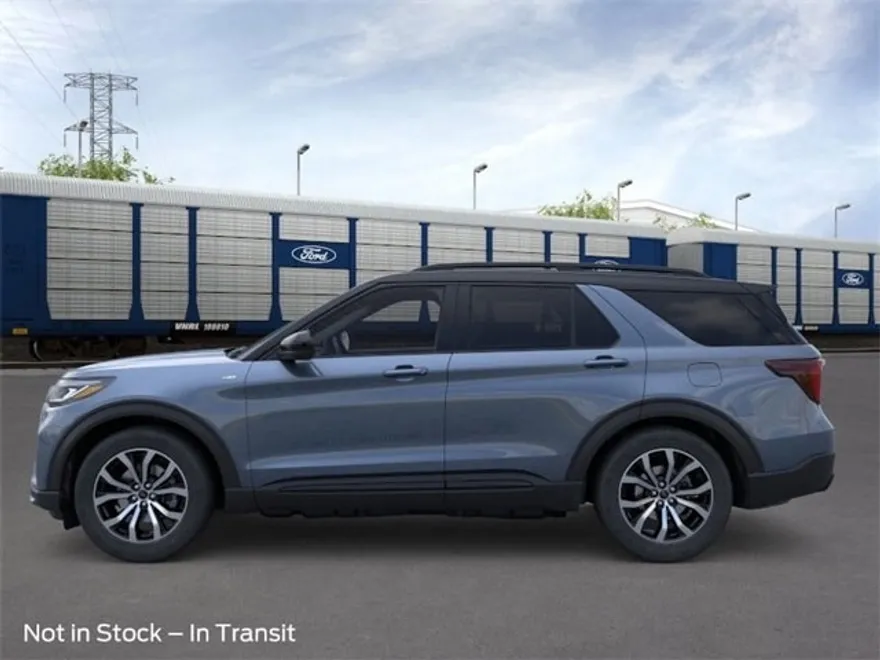 2025 Ford Explorer ST-Line photo 1