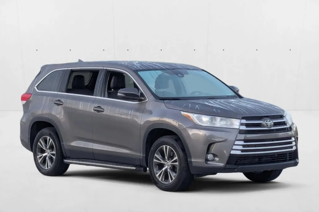 2019 Toyota Highlander LE Plus SE photo 1