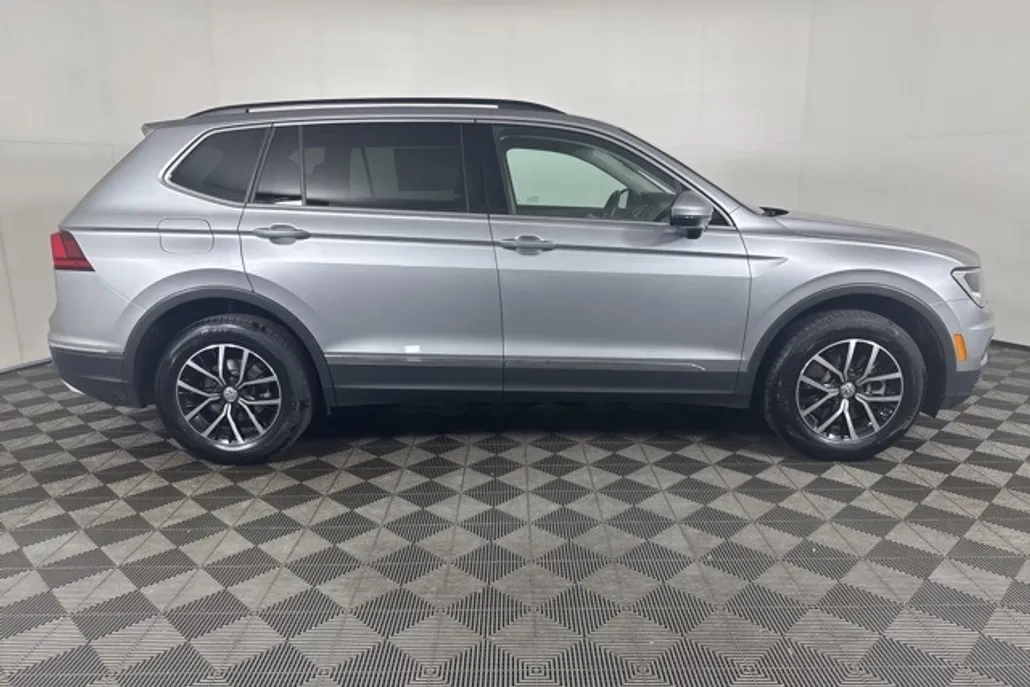 2021 Volkswagen Tiguan SE photo 1
