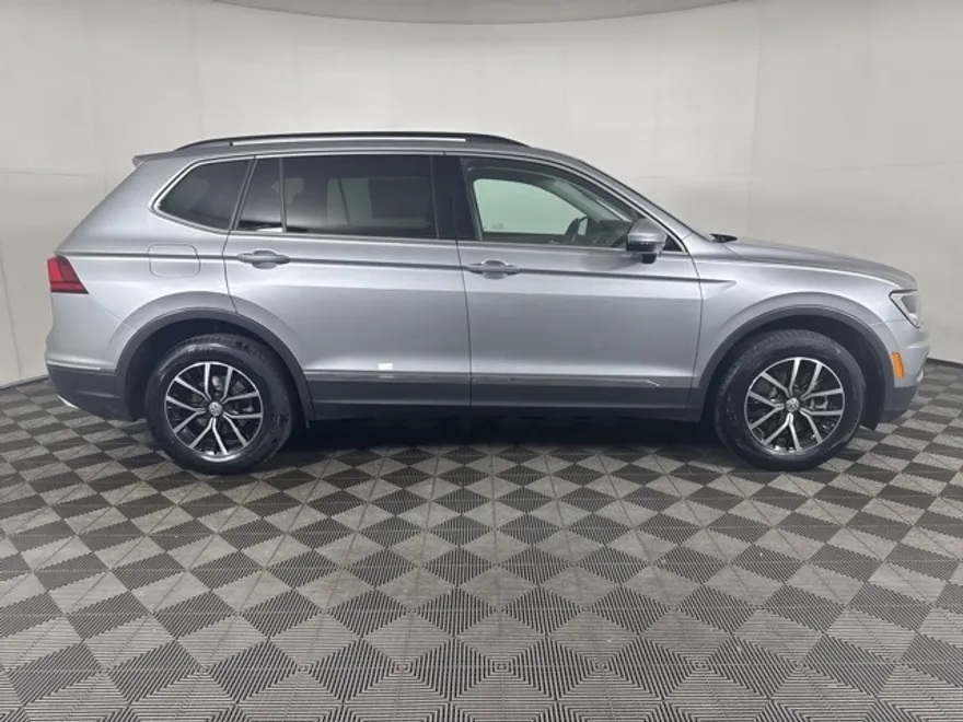 2021 Volkswagen Tiguan SE photo 1