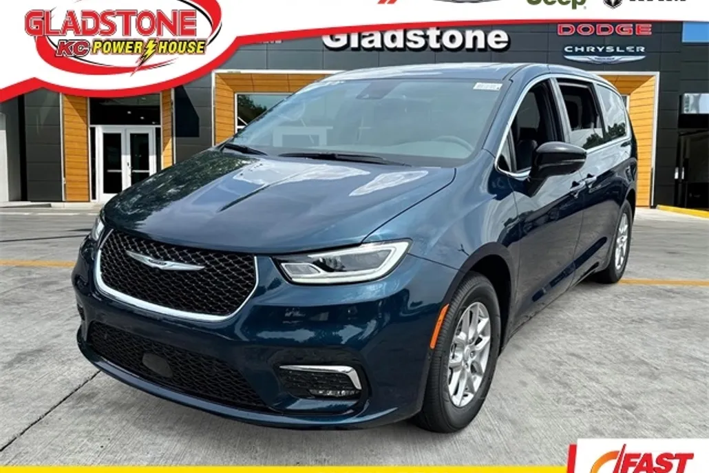 2025 Chrysler Pacifica photo 1