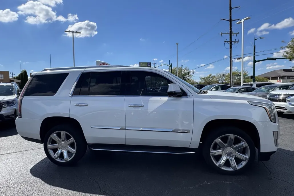 2016 Cadillac Escalade Luxury photo 1