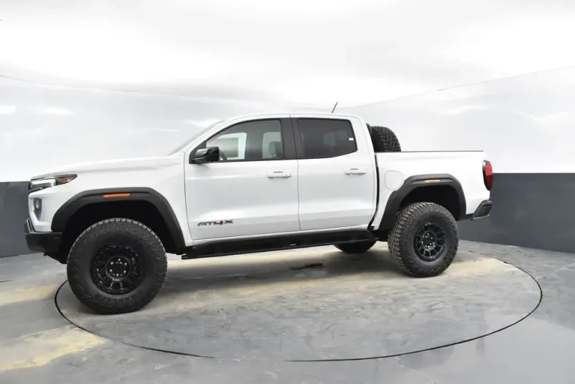 2024 Gmc Canyon AT4X photo 1