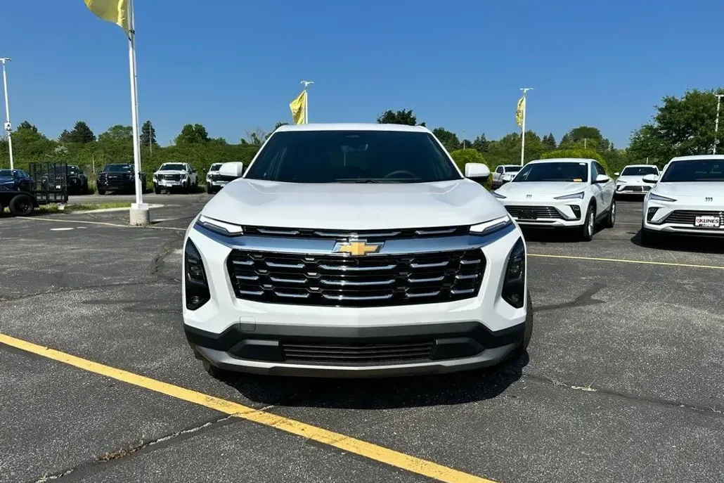 2026 Chevrolet Equinox LT photo 1