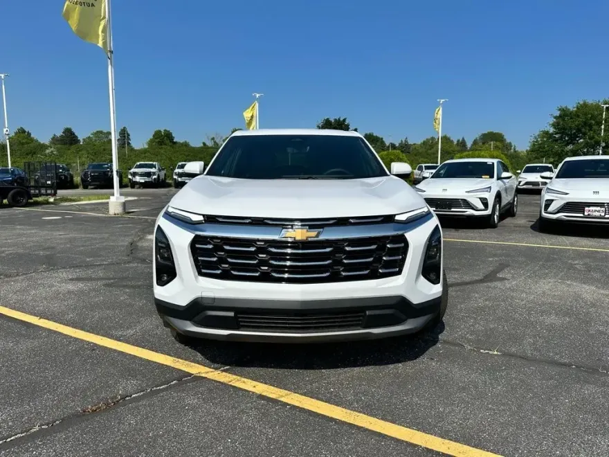 2026 Chevrolet Equinox LT photo 1