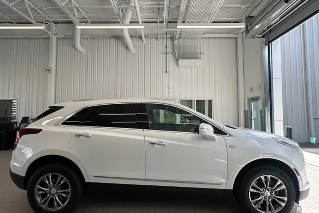 2022 Cadillac XT5 Premium Luxury photo 1