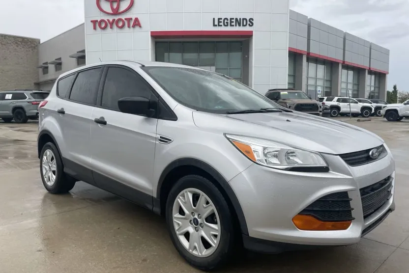 2016 Ford Escape S photo 1