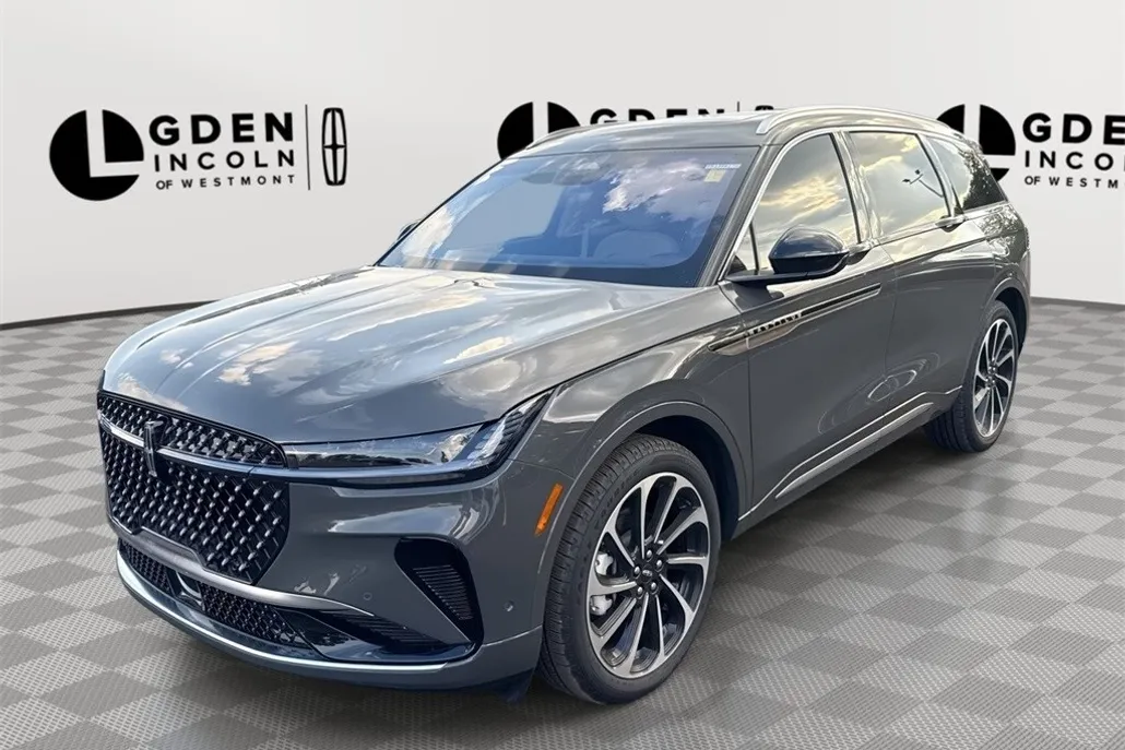 2024 Lincoln Nautilus Black Label photo 1