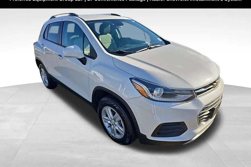 2022 Chevrolet Trax LT photo 1
