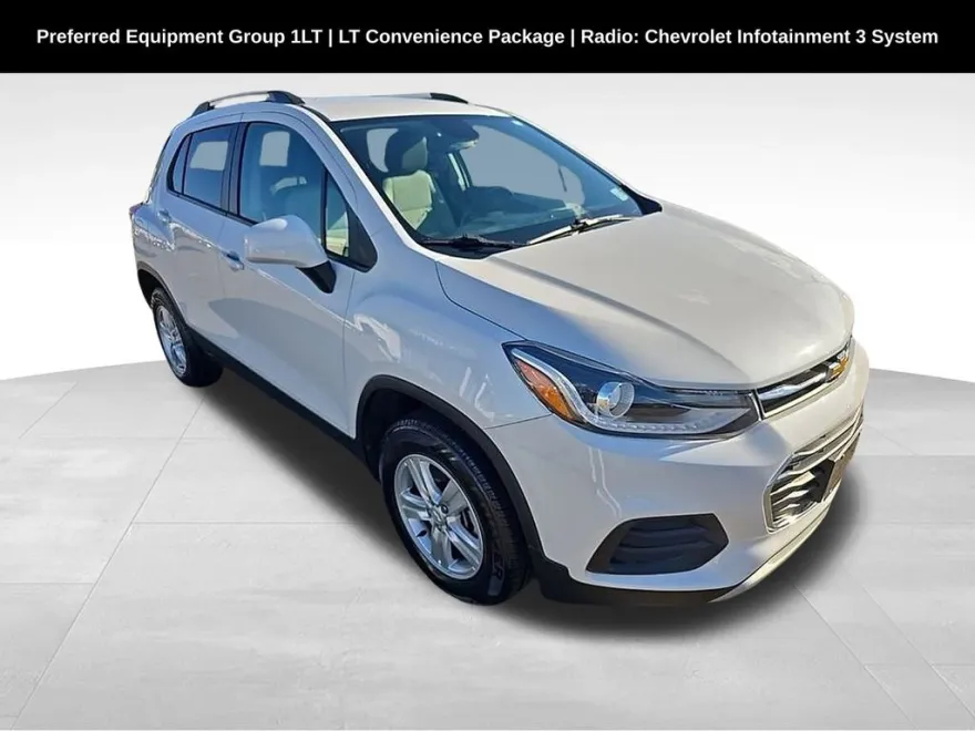 2022 Chevrolet Trax LT photo 1