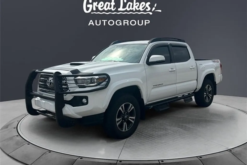 2017 Toyota Tacoma TRD Sport photo 1