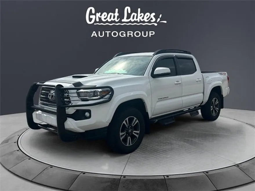 2017 Toyota Tacoma TRD Sport photo 1
