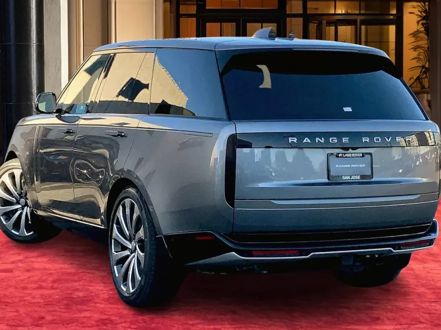 2025 Land Rover Range Rover SE photo 1