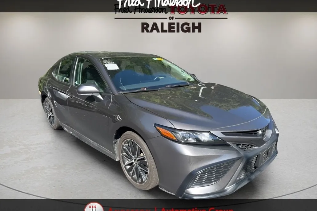 2024 Toyota Camry SE photo 1