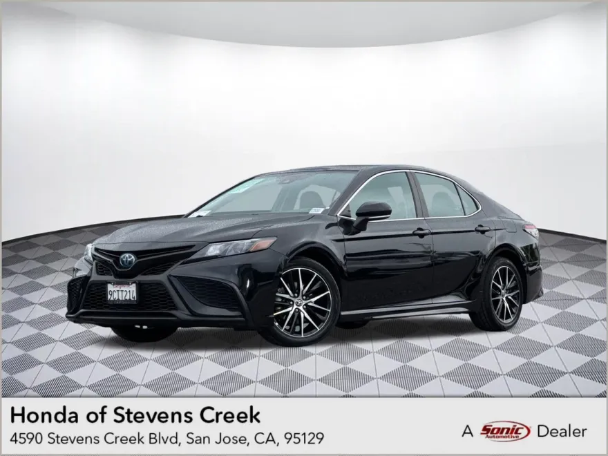 2022 Toyota Camry Hybrid SE photo 1