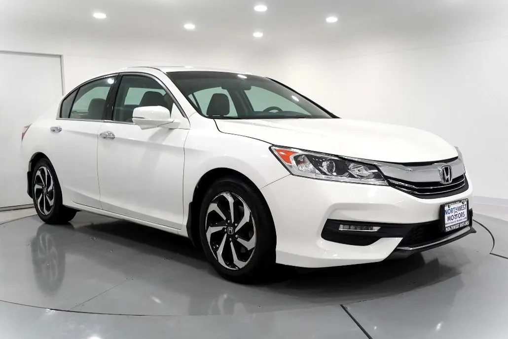 2017 Honda Accord EX-L V6 photo 1