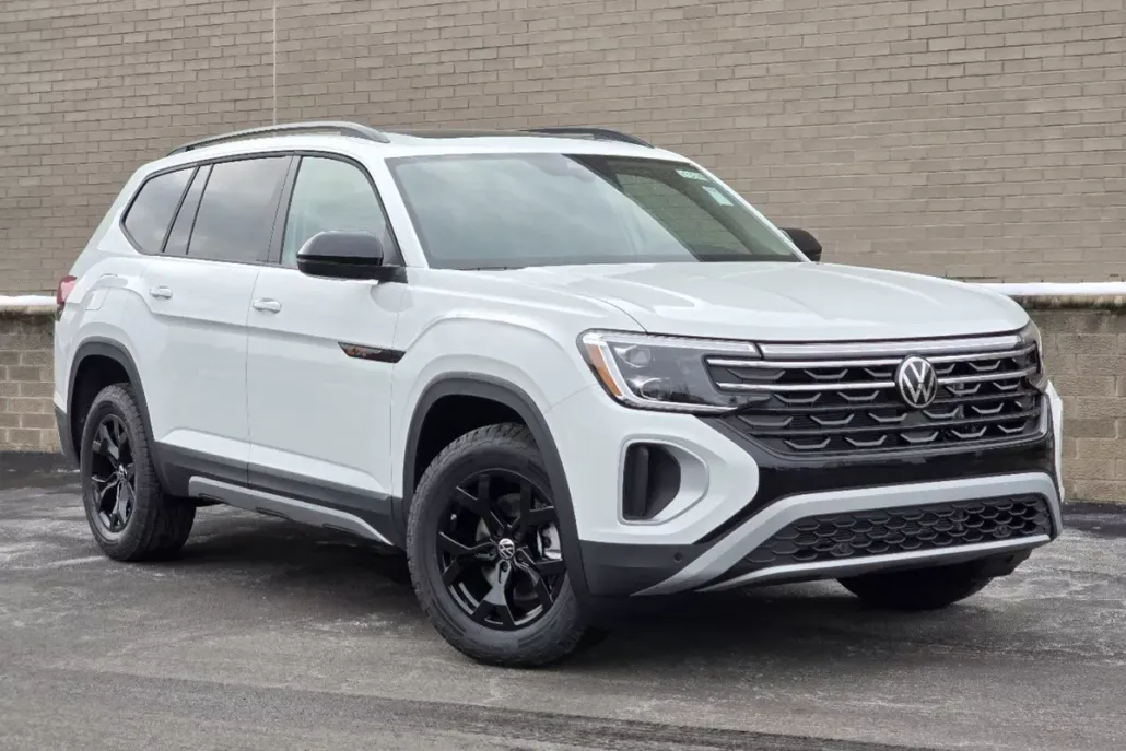 2025 Volkswagen Atlas Peak Edition SE photo 1