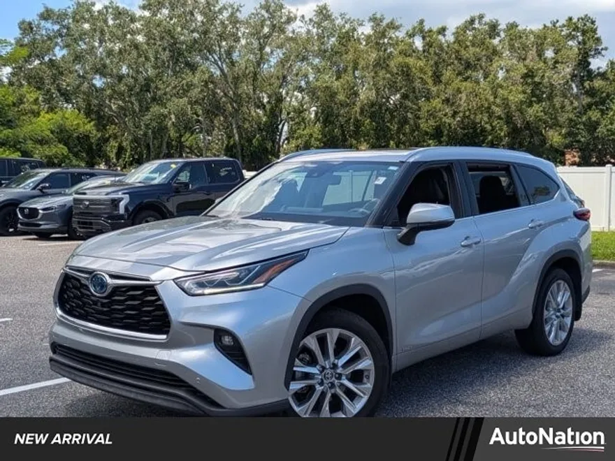 2022 Toyota Highlander Hybrid Limited photo 1