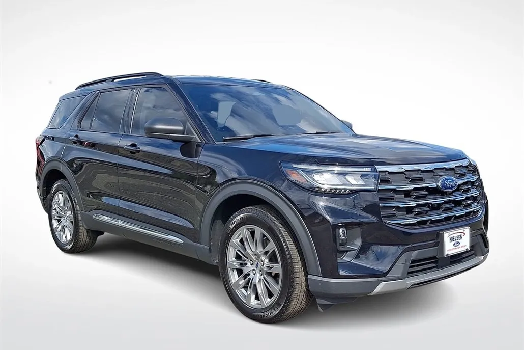 2025 Ford Explorer photo 1