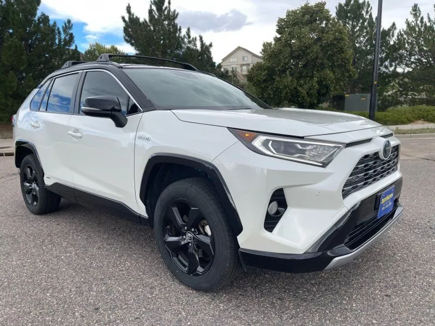 2019 Toyota RAV4 Hybrid XSE photo 1