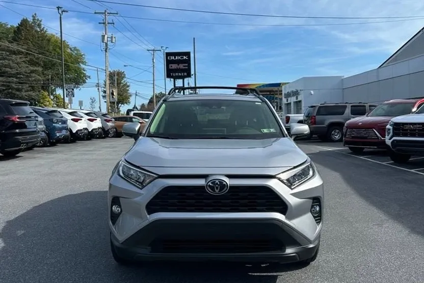 2019 Toyota RAV4 XLE Premium photo 1