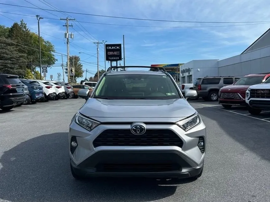 2019 Toyota RAV4 XLE Premium photo 1