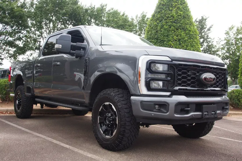 2025 Ford F-250 Lariat photo 1