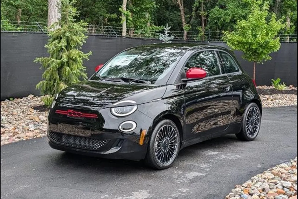 2024 Fiat 500e Red photo 1