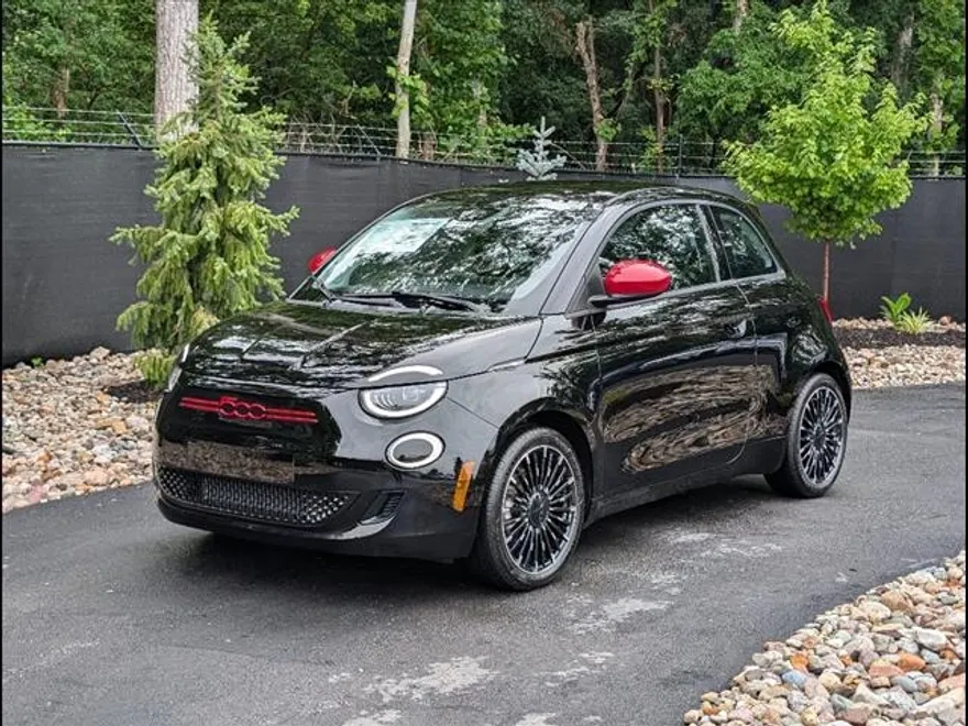 2024 Fiat 500e Red photo 1