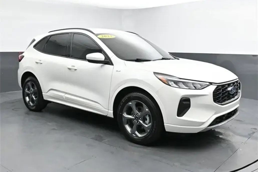 2023 Ford Escape ST-Line photo 1