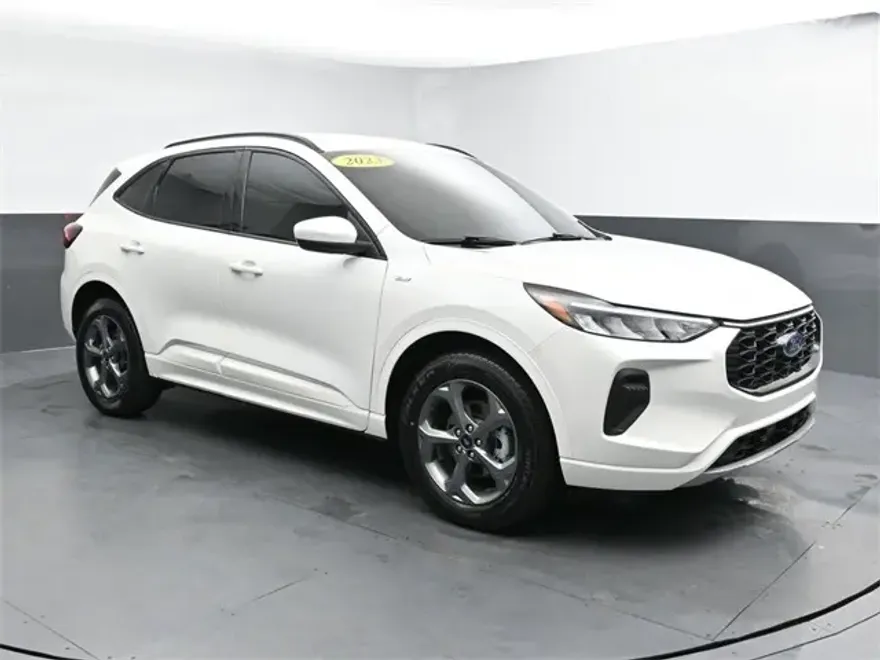 2023 Ford Escape ST-Line photo 1
