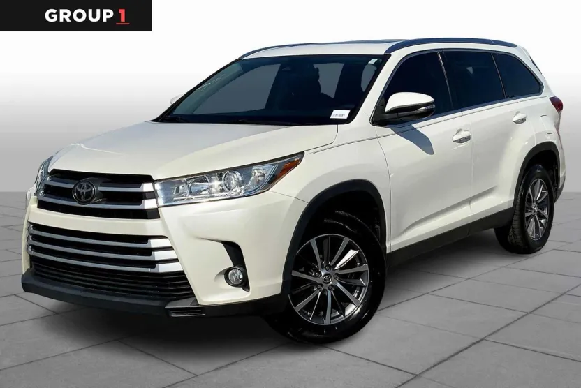 2019 Toyota Highlander XLE photo 1