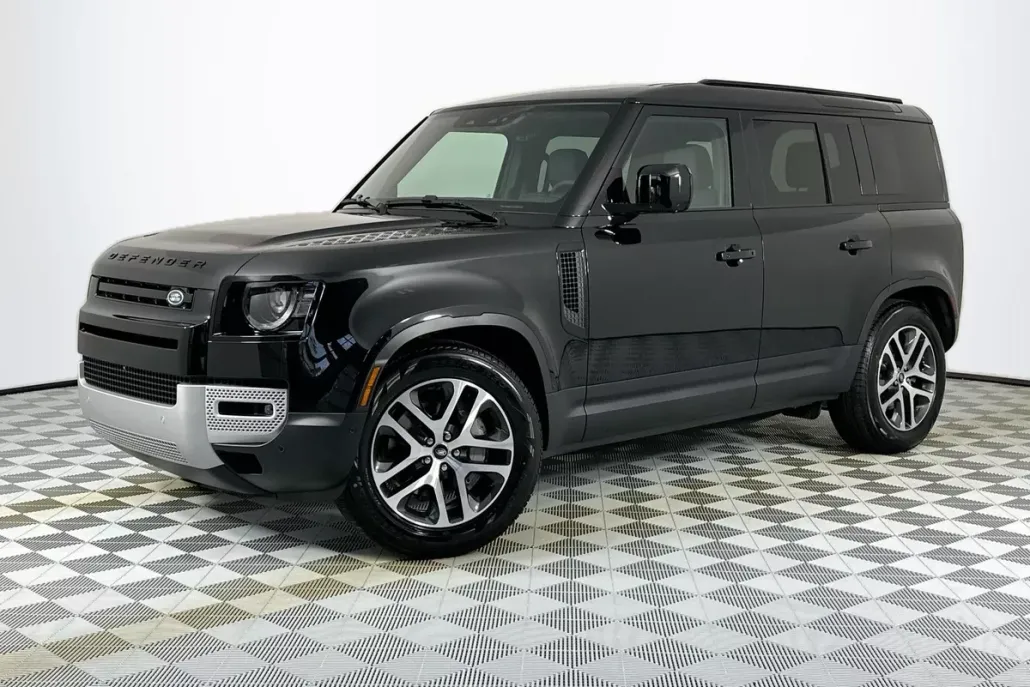 2025 Land Rover Defender 110 S photo 1