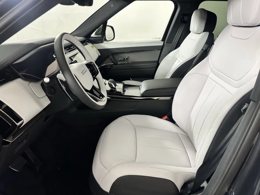 2025 Land Rover Range Rover Sport SE photo 1