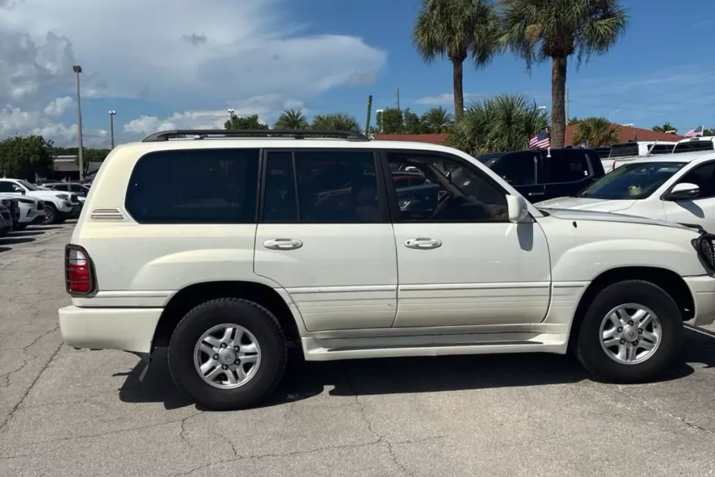 2000 Lexus LX 470 photo 1