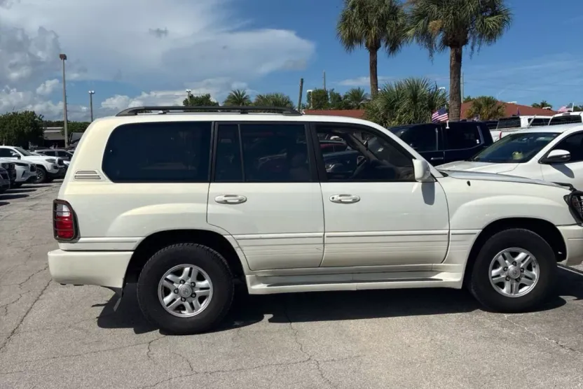 2000 Lexus LX 470 photo 1